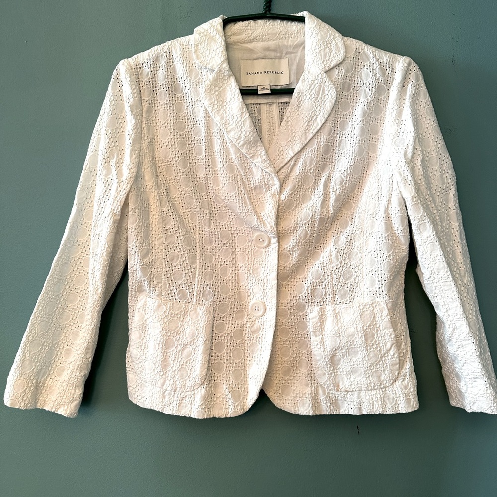 Banana Republic, white eyelit blazer, size 4, nearly new!